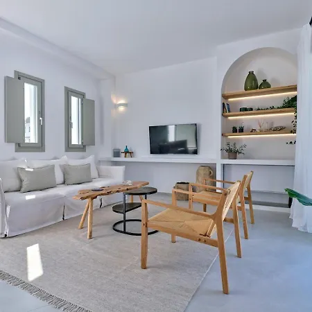 The Bright And Elegant Akira Villa *