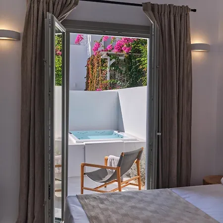 The Bright And Elegant Akira Villa Naousa (Paros)