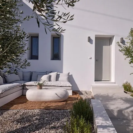 The Bright And Elegant Akira Villa Naousa (Paros)
